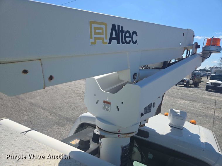 image for item YA2476 2015 Ford F450 Super Duty bucket truck