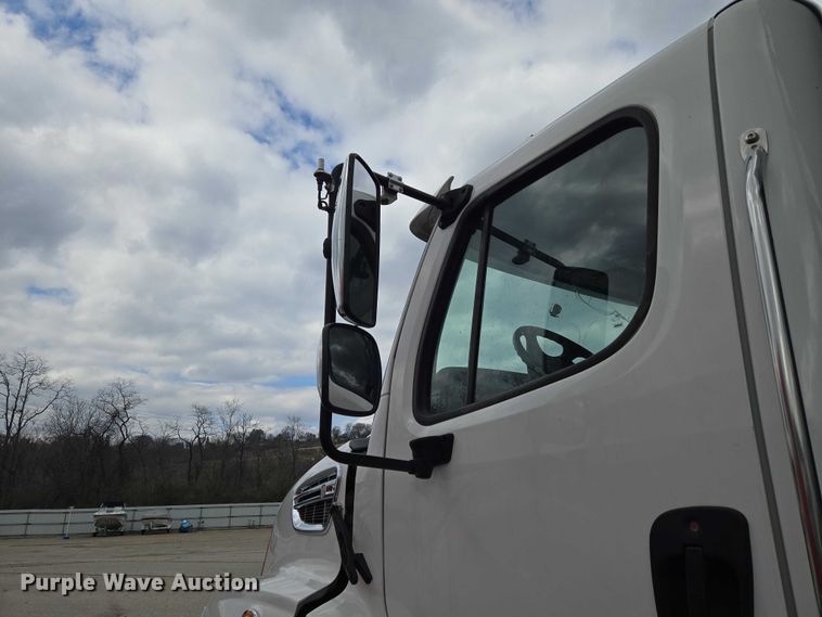 image for item YA2730 2020 Freightliner 114SD volumetric concrete mixer truck