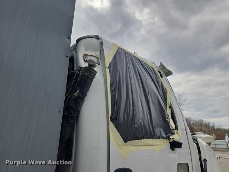 image for item YA2730 2020 Freightliner 114SD volumetric concrete mixer truck