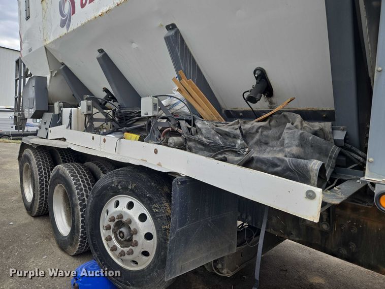 image for item YA2730 2020 Freightliner 114SD volumetric concrete mixer truck