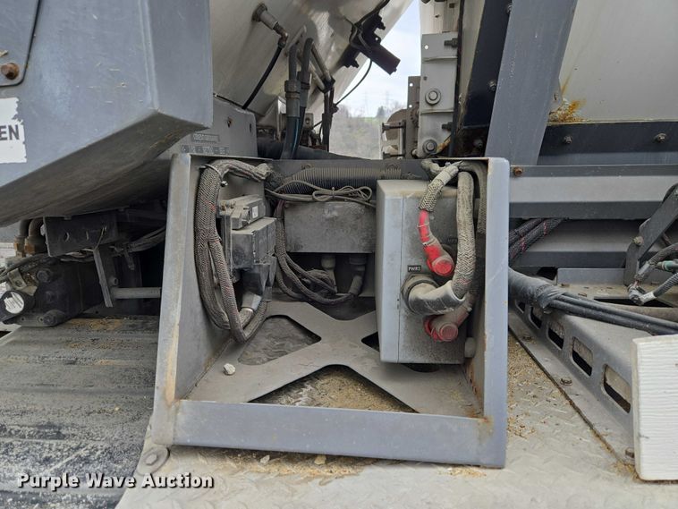 image for item YA2730 2020 Freightliner 114SD volumetric concrete mixer truck