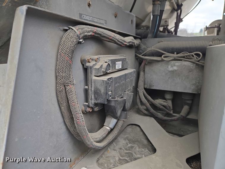 image for item YA2730 2020 Freightliner 114SD volumetric concrete mixer truck