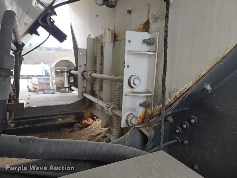 image for item YA2730 2020 Freightliner 114SD volumetric concrete mixer truck