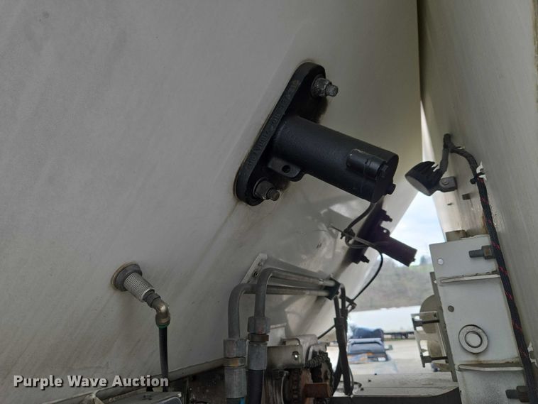 image for item YA2730 2020 Freightliner 114SD volumetric concrete mixer truck