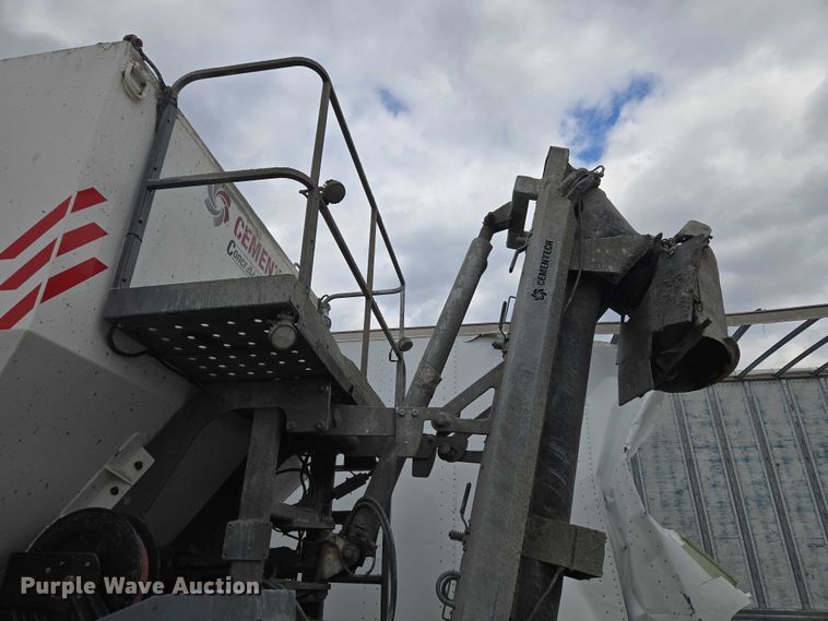 image for item YA2730 2020 Freightliner 114SD volumetric concrete mixer truck