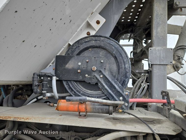 image for item YA2730 2020 Freightliner 114SD volumetric concrete mixer truck