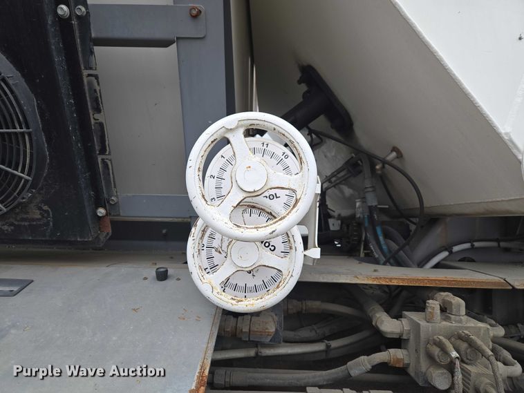 image for item YA2730 2020 Freightliner 114SD volumetric concrete mixer truck