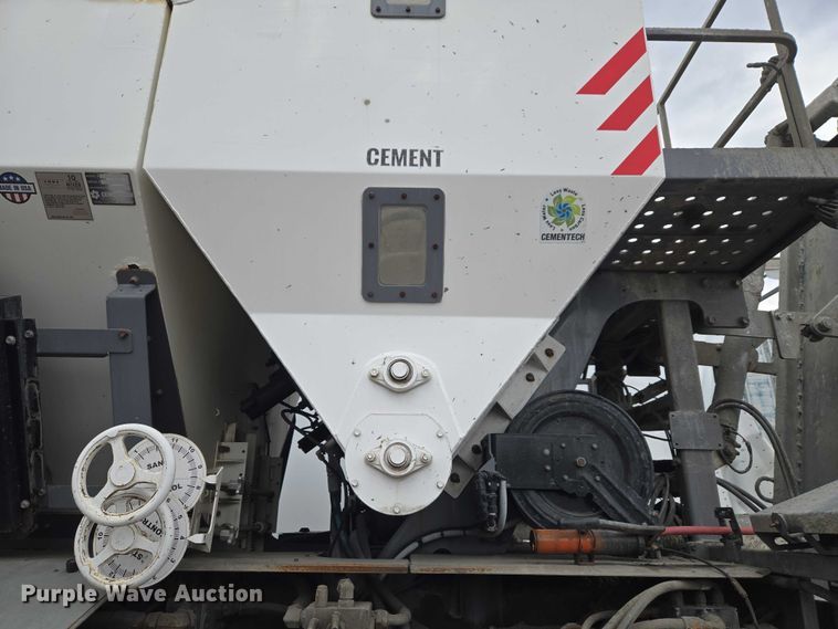 image for item YA2730 2020 Freightliner 114SD volumetric concrete mixer truck