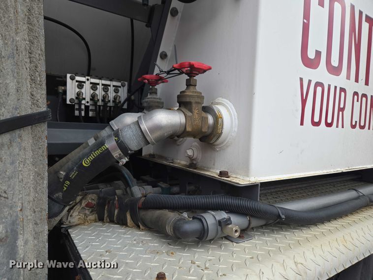 image for item YA2730 2020 Freightliner 114SD volumetric concrete mixer truck