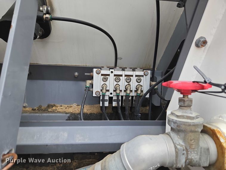 image for item YA2730 2020 Freightliner 114SD volumetric concrete mixer truck