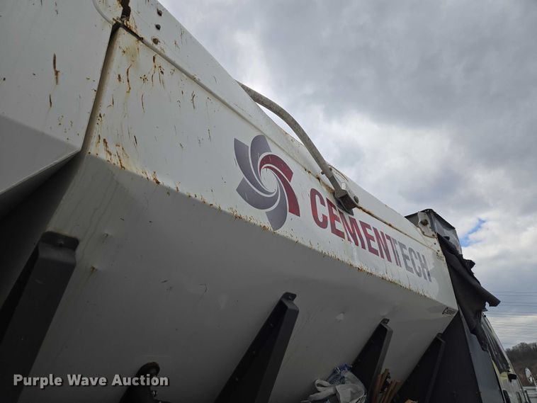 image for item YA2730 2020 Freightliner 114SD volumetric concrete mixer truck