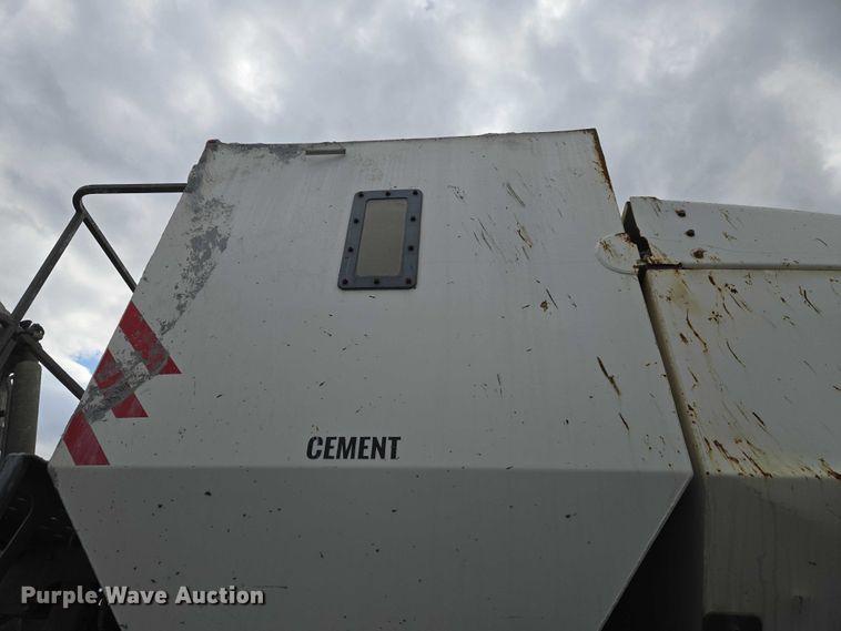 image for item YA2730 2020 Freightliner 114SD volumetric concrete mixer truck