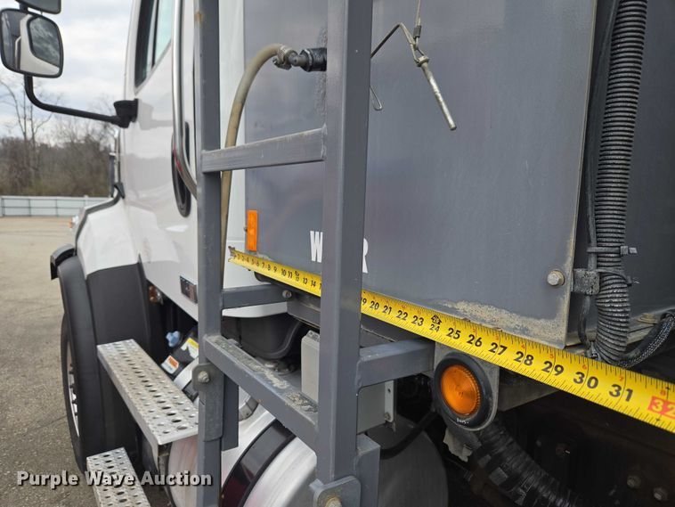 image for item YA2730 2020 Freightliner 114SD volumetric concrete mixer truck