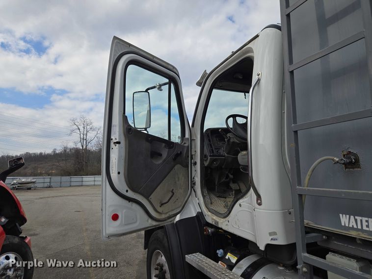 image for item YA2730 2020 Freightliner 114SD volumetric concrete mixer truck