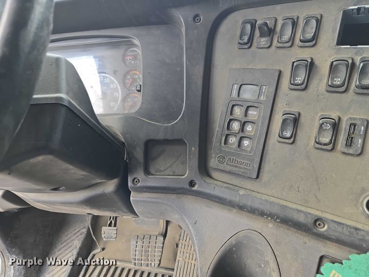 image for item YA2730 2020 Freightliner 114SD volumetric concrete mixer truck