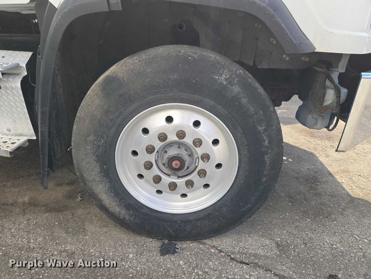 image for item YA2730 2020 Freightliner 114SD volumetric concrete mixer truck