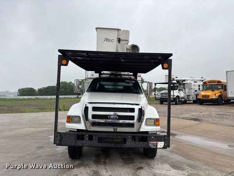 image for item YA2805 2015 Ford F750 Super Duty forestry bucket truck