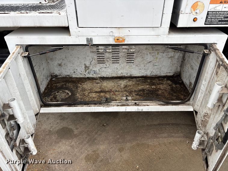 image for item YA2805 2015 Ford F750 Super Duty forestry bucket truck