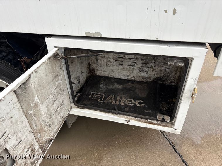 image for item YA2805 2015 Ford F750 Super Duty forestry bucket truck