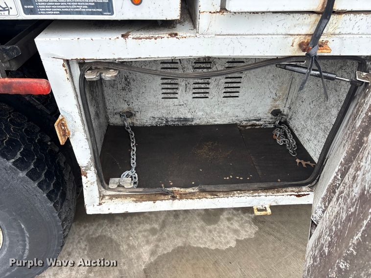 image for item YA2805 2015 Ford F750 Super Duty forestry bucket truck