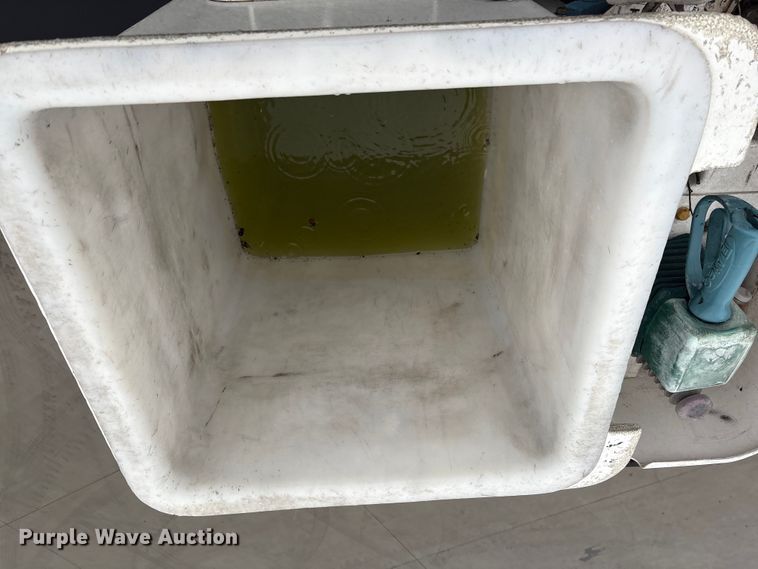 image for item YA2805 2015 Ford F750 Super Duty forestry bucket truck