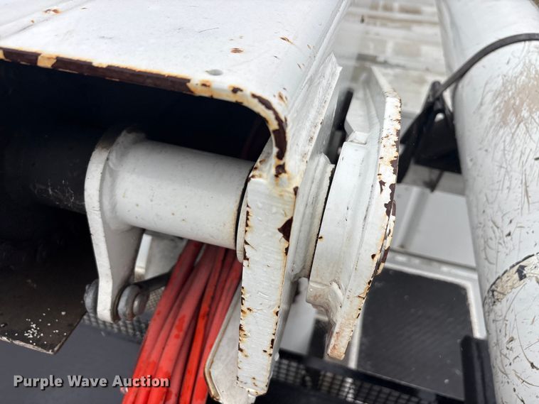 image for item YA2805 2015 Ford F750 Super Duty forestry bucket truck
