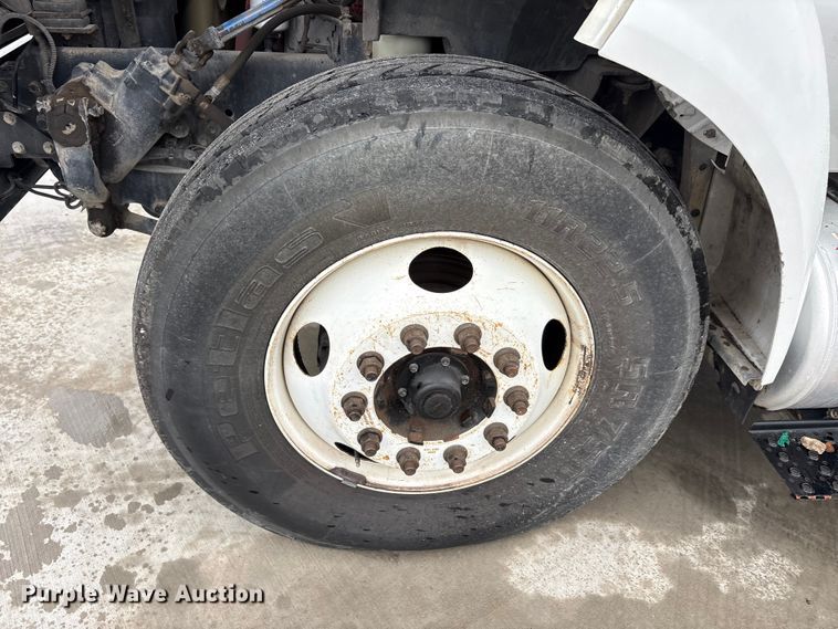image for item YA2805 2015 Ford F750 Super Duty forestry bucket truck