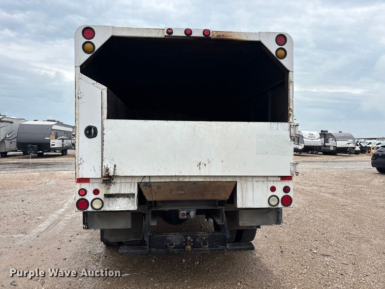 image for item YA2811 2009 Ford F750 Super Duty chipper truck