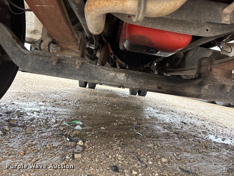 image for item YA2811 2009 Ford F750 Super Duty chipper truck