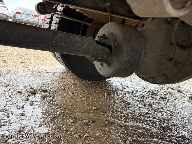 image for item YA2811 2009 Ford F750 Super Duty chipper truck