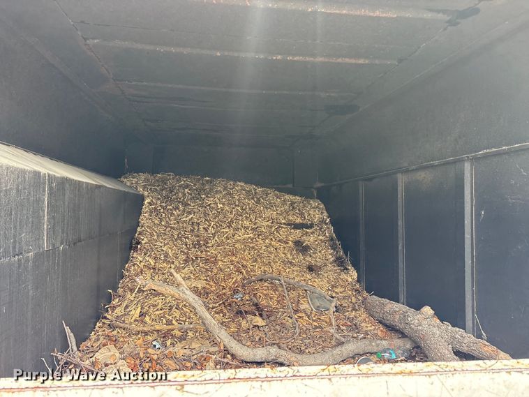 image for item YA2811 2009 Ford F750 Super Duty chipper truck