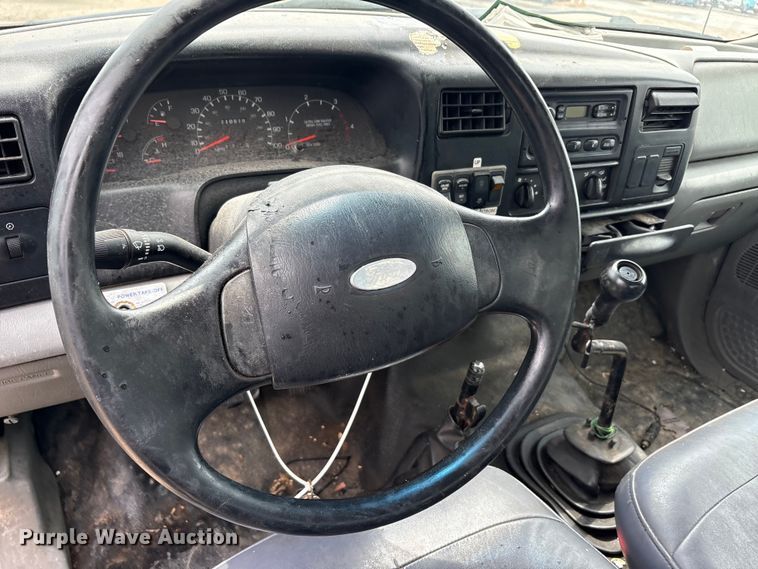 image for item YA2811 2009 Ford F750 Super Duty chipper truck