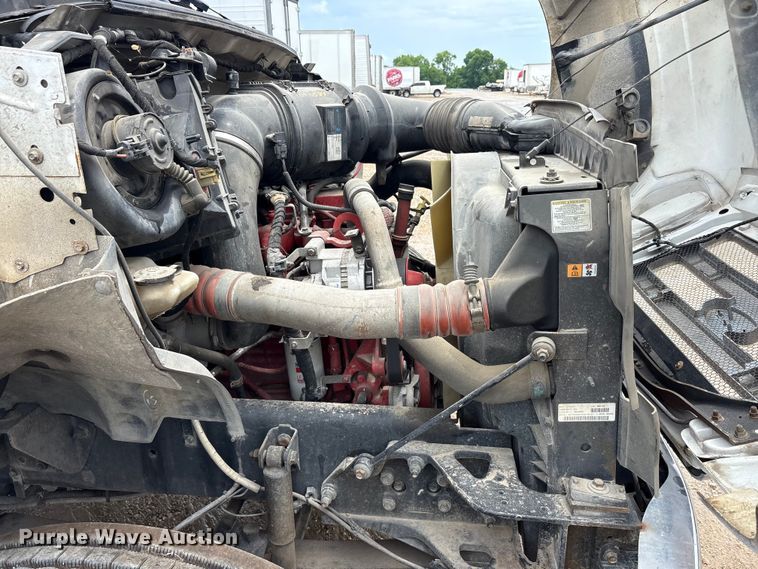 image for item YA2811 2009 Ford F750 Super Duty chipper truck