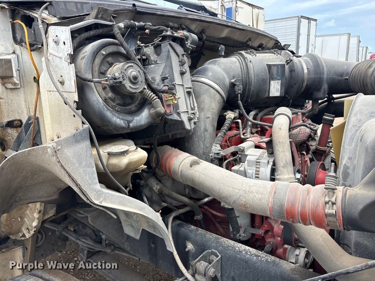 image for item YA2811 2009 Ford F750 Super Duty chipper truck