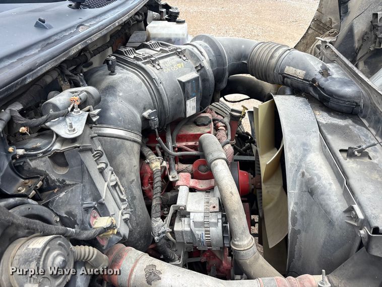 image for item YA2811 2009 Ford F750 Super Duty chipper truck