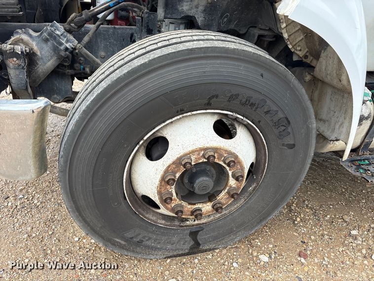 image for item YA2811 2009 Ford F750 Super Duty chipper truck