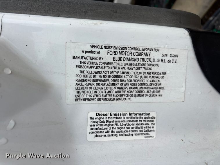 image for item YA2811 2009 Ford F750 Super Duty chipper truck