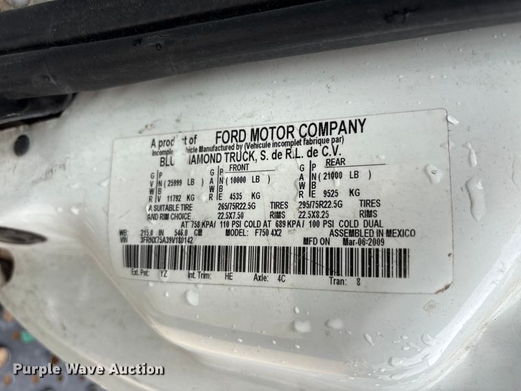 image for item YA2811 2009 Ford F750 Super Duty chipper truck