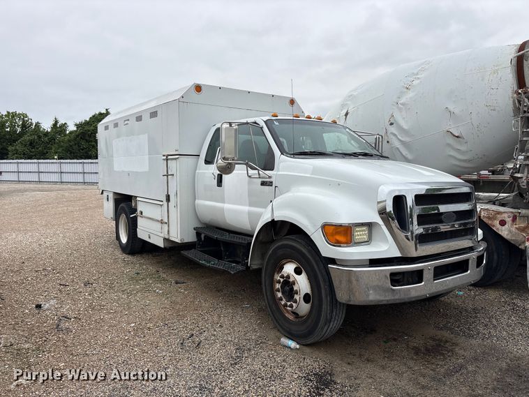 image for item YA2813 2011 Ford F750 Super Duty chipper truck