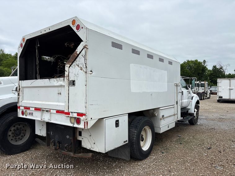 image for item YA2813 2011 Ford F750 Super Duty chipper truck