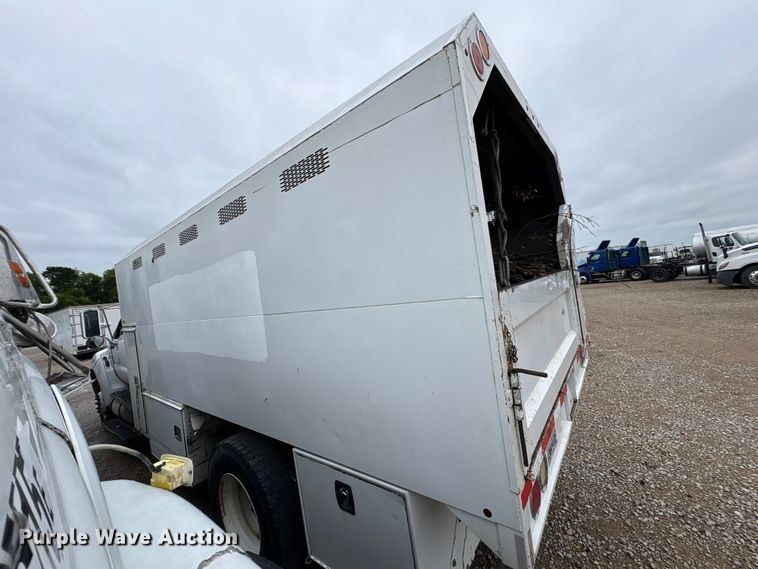 image for item YA2813 2011 Ford F750 Super Duty chipper truck