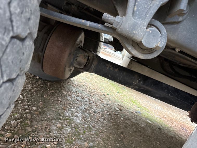 image for item YA2813 2011 Ford F750 Super Duty chipper truck