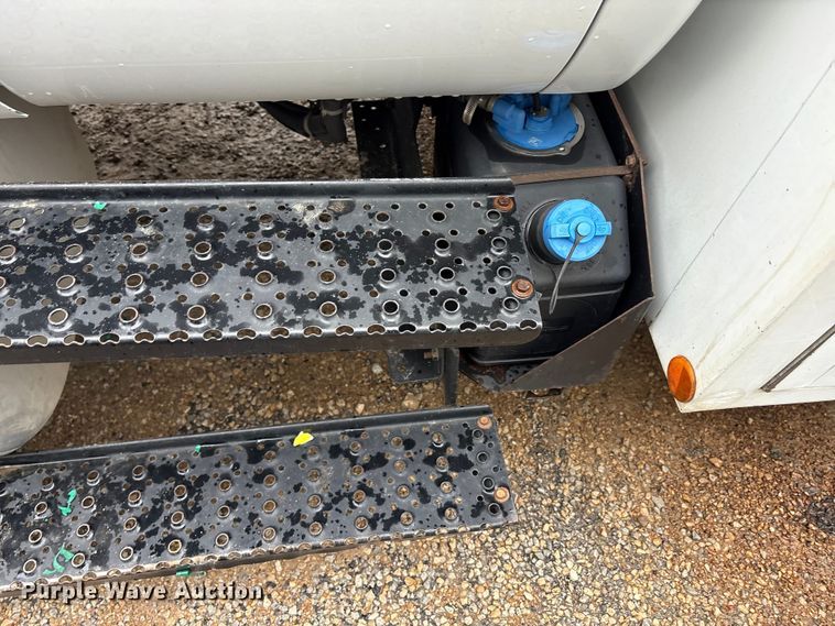 image for item YA2813 2011 Ford F750 Super Duty chipper truck