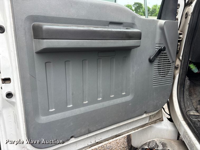 image for item YA2813 2011 Ford F750 Super Duty chipper truck