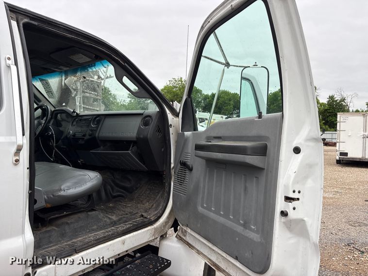 image for item YA2813 2011 Ford F750 Super Duty chipper truck