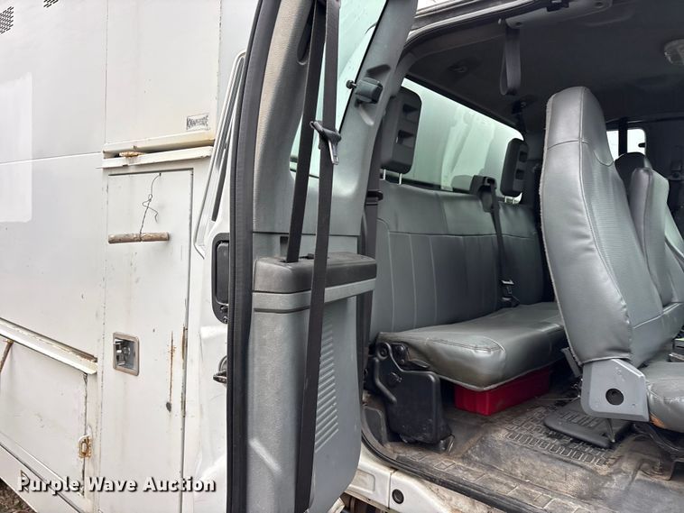 image for item YA2813 2011 Ford F750 Super Duty chipper truck