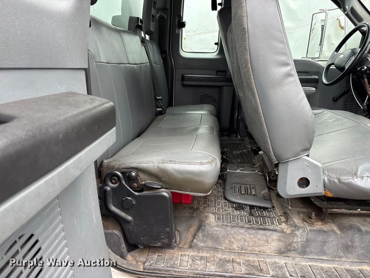 image for item YA2813 2011 Ford F750 Super Duty chipper truck