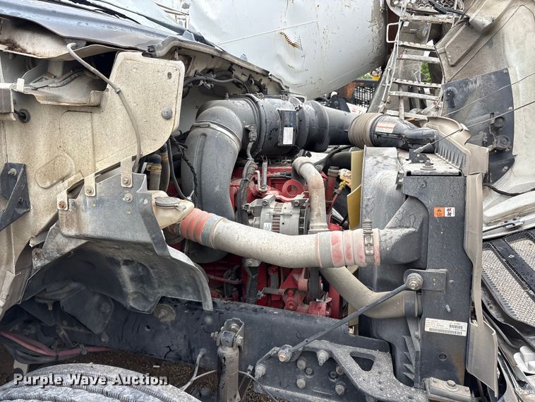 image for item YA2813 2011 Ford F750 Super Duty chipper truck