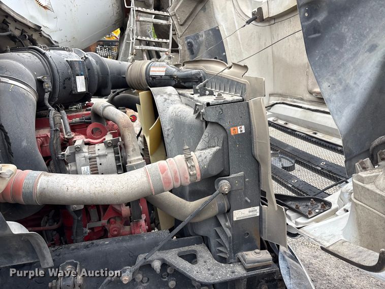 image for item YA2813 2011 Ford F750 Super Duty chipper truck