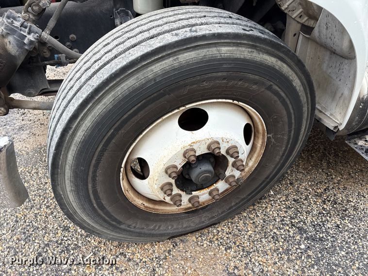 image for item YA2813 2011 Ford F750 Super Duty chipper truck